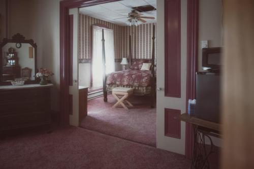 Genesee Falls Inn